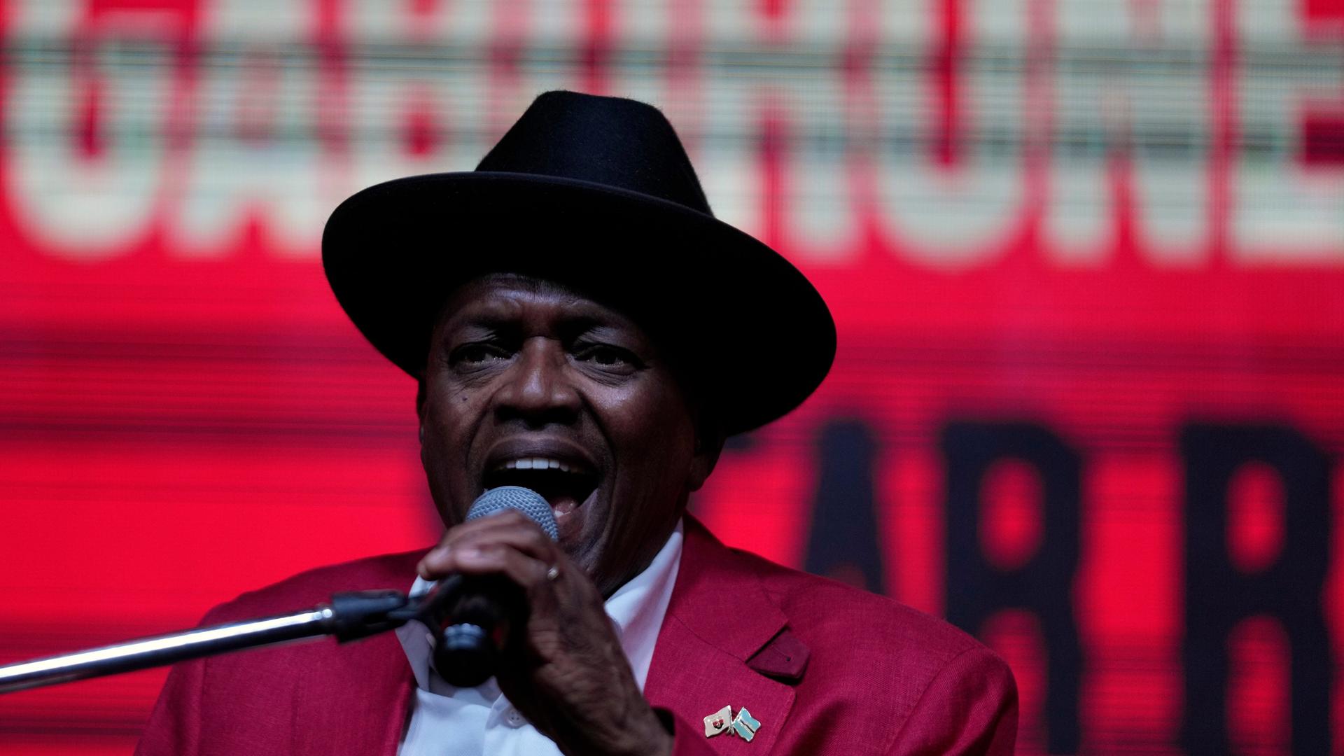 Der Präsident der Regierungspartei Botswana Democratic Party (BDP), Mokgweetsi Masisi, spricht während seiner Wahlkundgebung. Der Präsident der Regierungspartei Botswana Democratic Party (BDP), Mokgweetsi Masisi, spricht während seiner Wahlkundgebung.