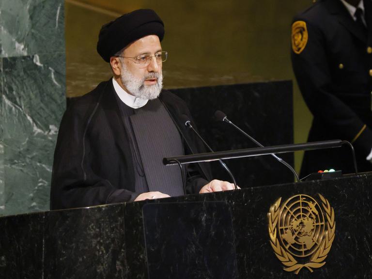 Ebrahim Raisi spricht auf der UN-Versammlung am 21. September 2022