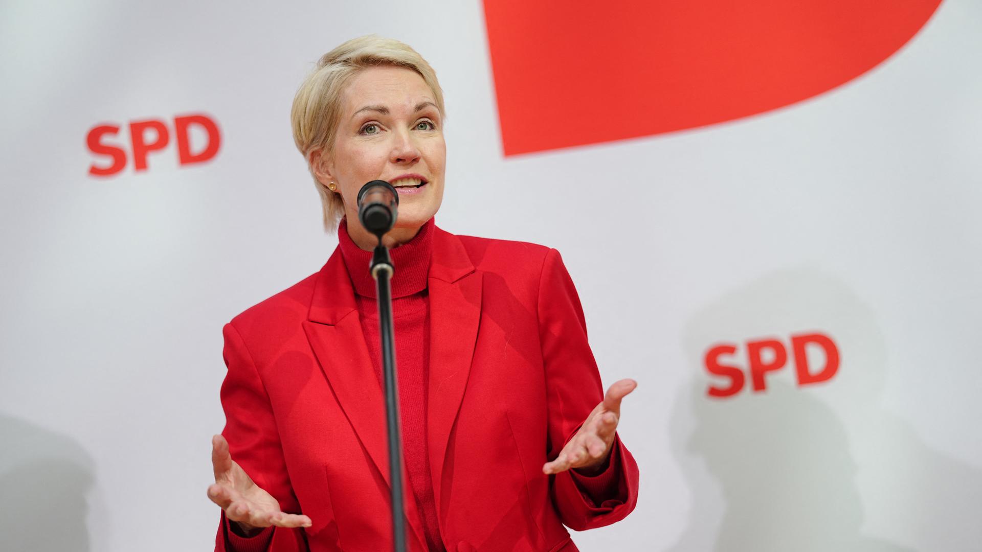 Manuela Schwesig (SPD), Ministerpräsidentin von Mecklenburg-Vorpommern, gibt nach der Landtagswahl in Mecklenburg-Vorpommern und der Abgeordnetenhauswahl in Berlin eine Pressekonferenz. 