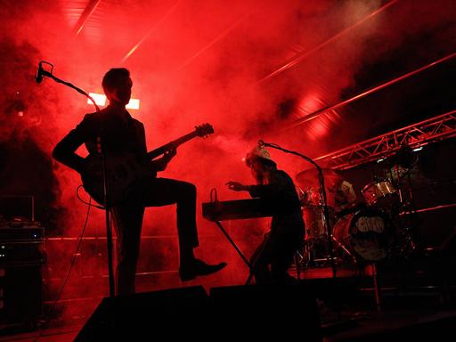 Alexander Köck und Stephanie Widmer von der Band Cari Cari beim Alinae Lumr Festival in Storkow (Mark), 23. August 2019. Alinae Lumr Festival *** Alexander Köck and Stephanie Widmer from the band Cari Cari at the Alinae Lumr Festival in Storkow Mark , 23 August 2019 Alinae Lumr Festival  