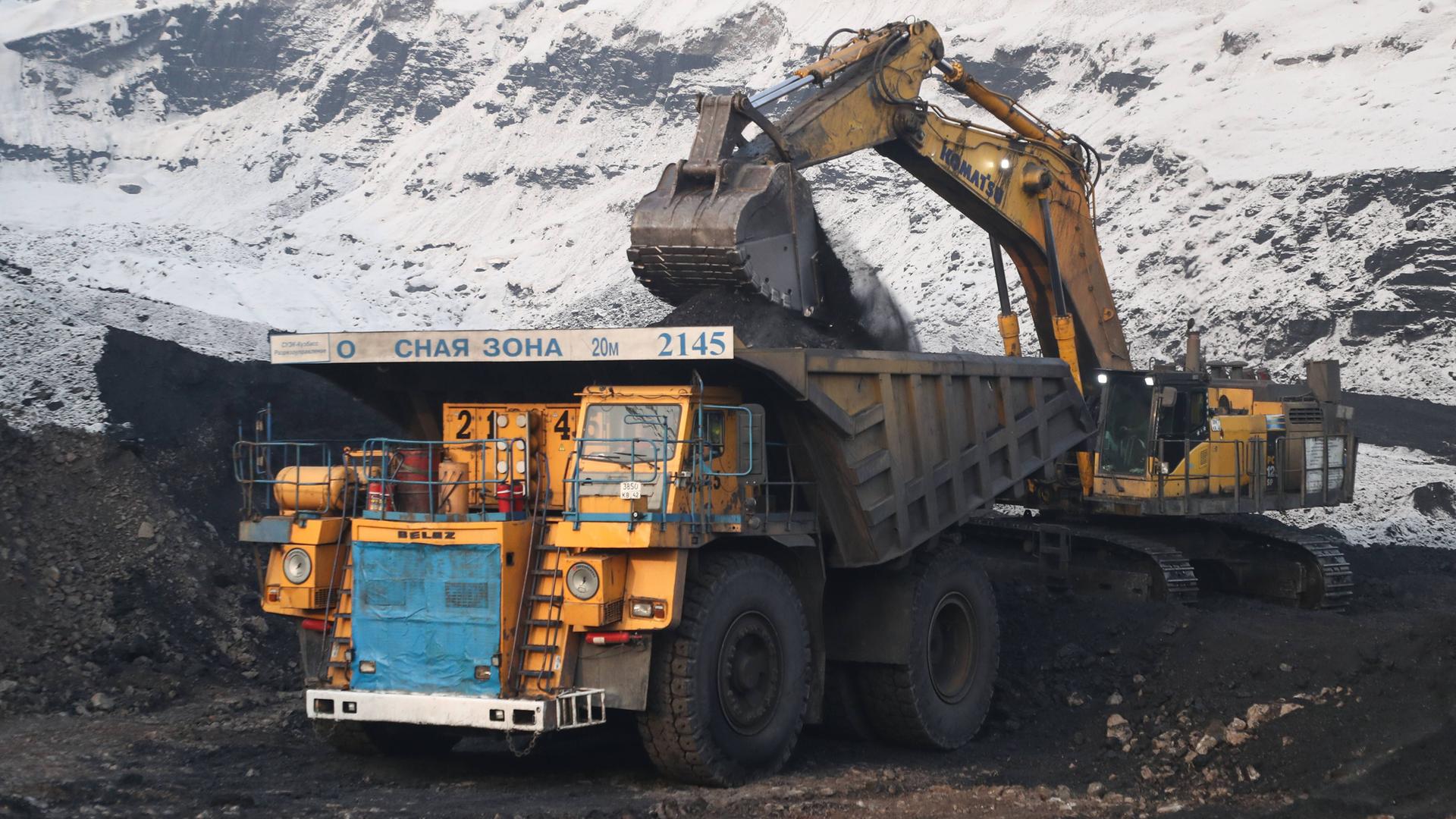 Kemerevo Region, Russland: Mit schwerem Gerät wird Kohle abgebaut.