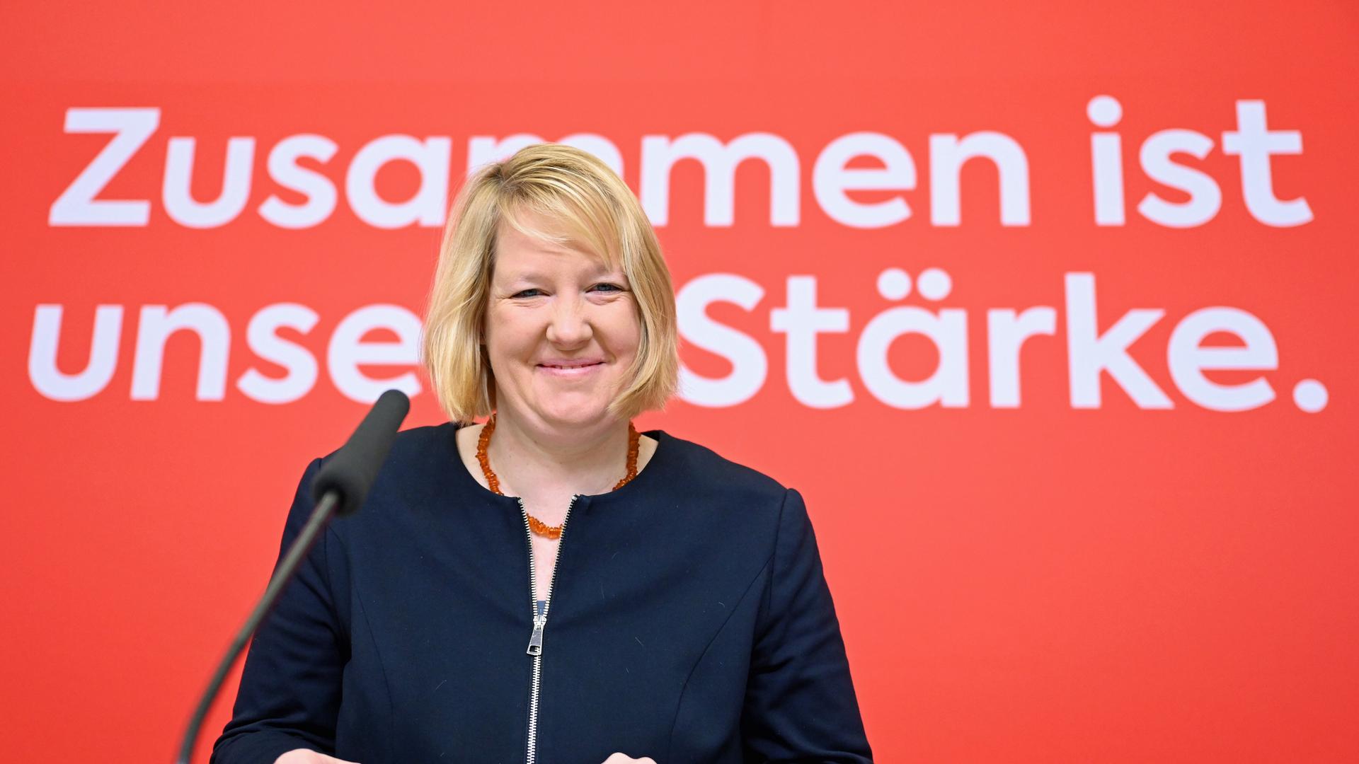 Wiebke Esdar (SPD) lächelt während des Pressegesprächs zum SPD-Konzept zur Reform der Erbschaftssteuer.