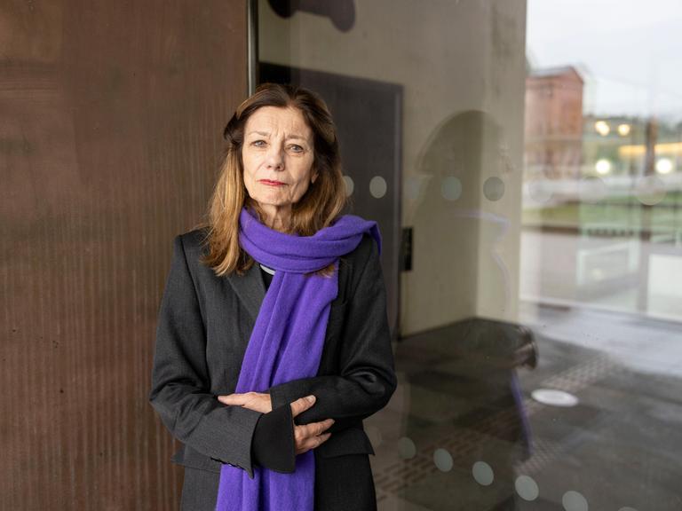 Schriftstellerin Ursula Krechel, Büchner-Preisträgerin 2025, aufgenommen vor der Verleihung des Georg-Büchner-Preises 2025 im Staatstheater Darmstadt. 