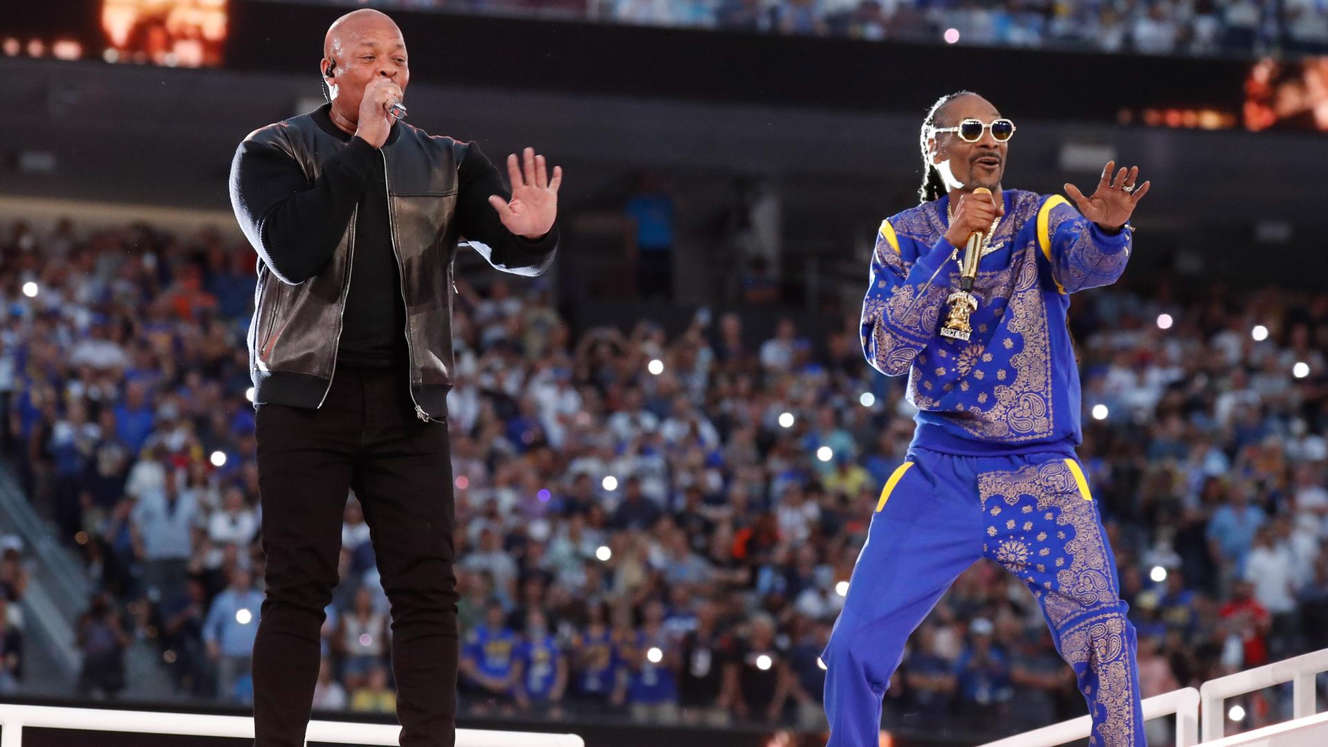 Dr. Dre und Snoop Dogg bei der Halbzeitshow des Superbowls