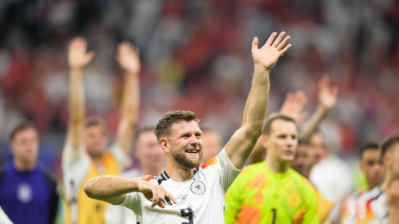 Niclas Füllkrug freut sich nach einem Länderspiel für Deutschland.