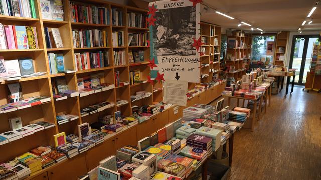 Ausgestellte Bücher in einem Buch-Laden