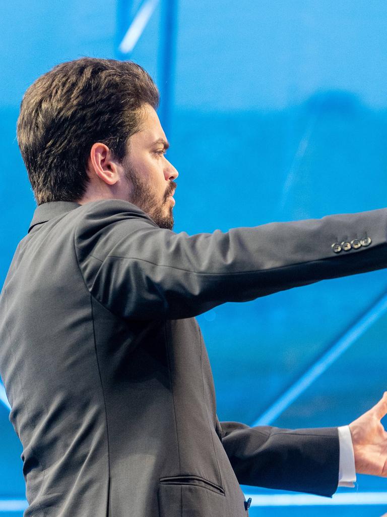 Dirigent Lahav Shani bei einem Konzert der Wiener Symphoniker am Heldenplatz der österreichischen Hauptstadt. 