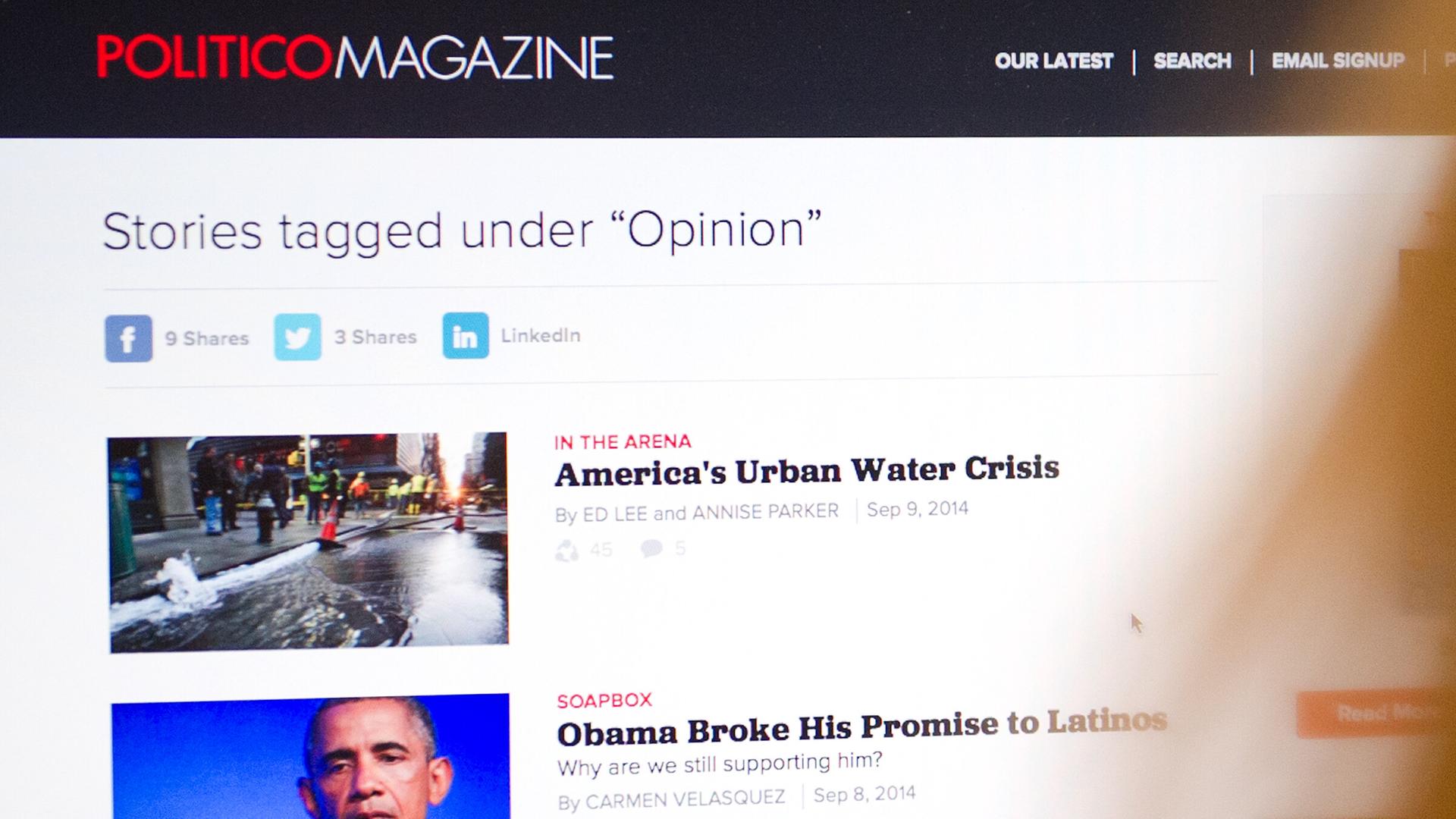 Eine Frau blickt am 10.09.2014 in Berlin auf einen Computerbildschirm mit der geöffneten Internetseite des US-Politikmagazins "Politico". Eine Frau blickt am 10.09.2014 in Berlin auf einen Computerbildschirm mit der geöffneten Internetseite des US-Politikmagazins "Politico".