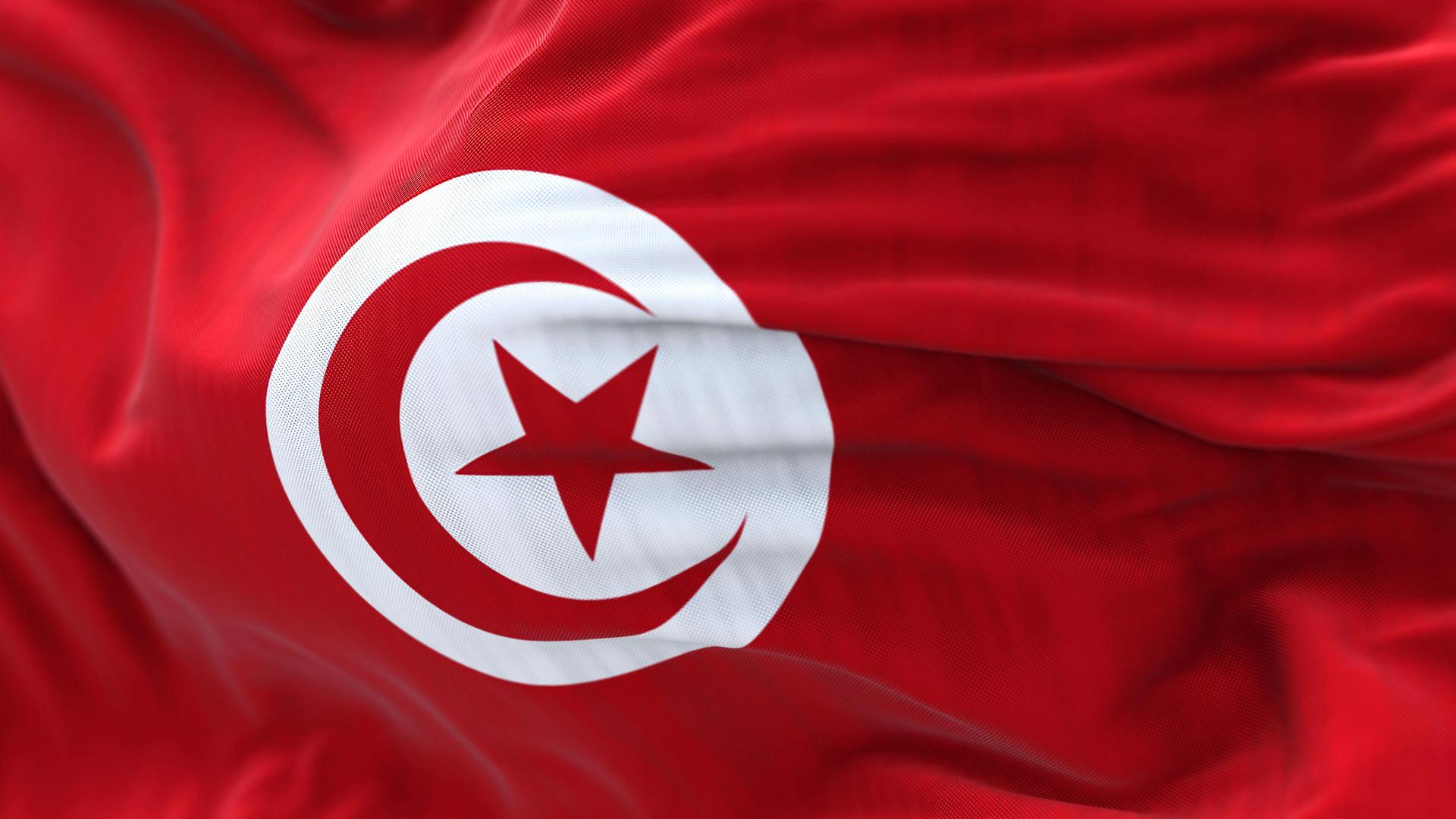 Die tunesische Flagge im Wind