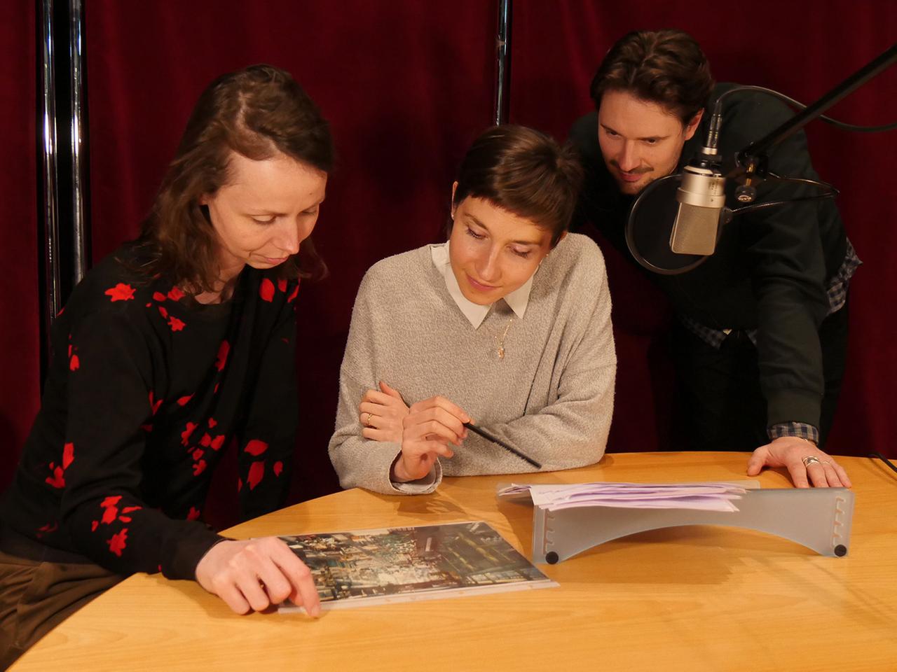 Meret Kiderlen, Alissa Atanassova, Kim Willems (von links)