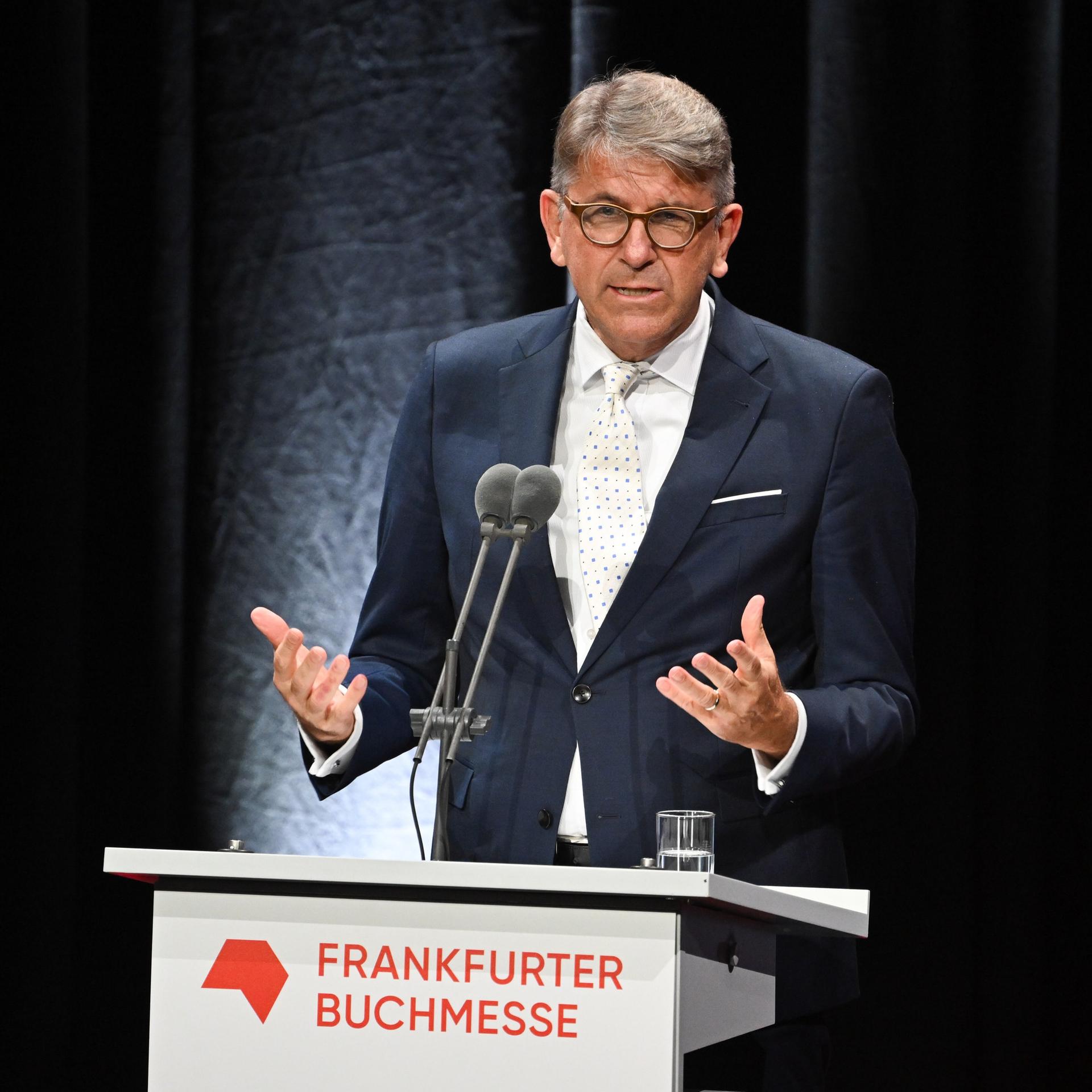 Frankfurter Buchmesse - Kulturstaatsminister Weimer warnt vor Ausbeutung der Literatur durch Tech-Konzerne