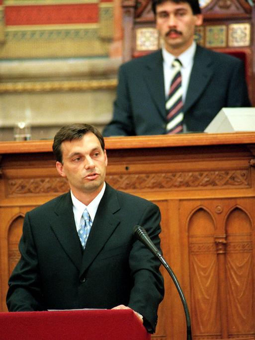 Hungarian Premier-elect, Victor Orban, foreground, President of the Fidesz - Hungarian Civic Party delivering his speech at the first session of the newly elected Hungarian Parliament in Budapest Thursday June 18, 1998. In the background the new Speaker of the Parliament, Janos Ader. (AP Photo/Attila Kovacs)