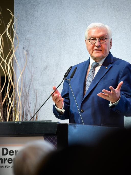 Das Foto zeigt Bundespräsident Frank-Walter Steinmeier, der am 20.5. bei der Eröffnung des Jugendengagement-Kongresses der Bundeszentrale für politische Bildung (bpb) im Umweltforum spricht. 