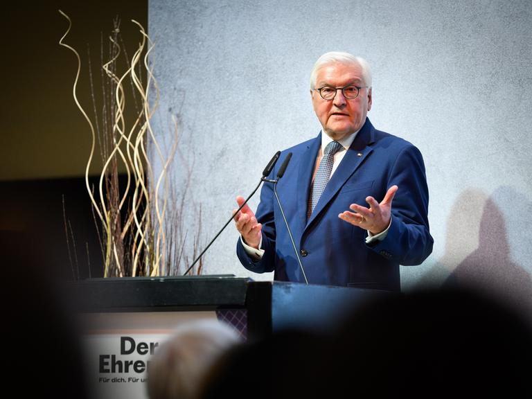Das Foto zeigt Bundespräsident Frank-Walter Steinmeier, der am 20.5. bei der Eröffnung des Jugendengagement-Kongresses der Bundeszentrale für politische Bildung (bpb) im Umweltforum spricht. 