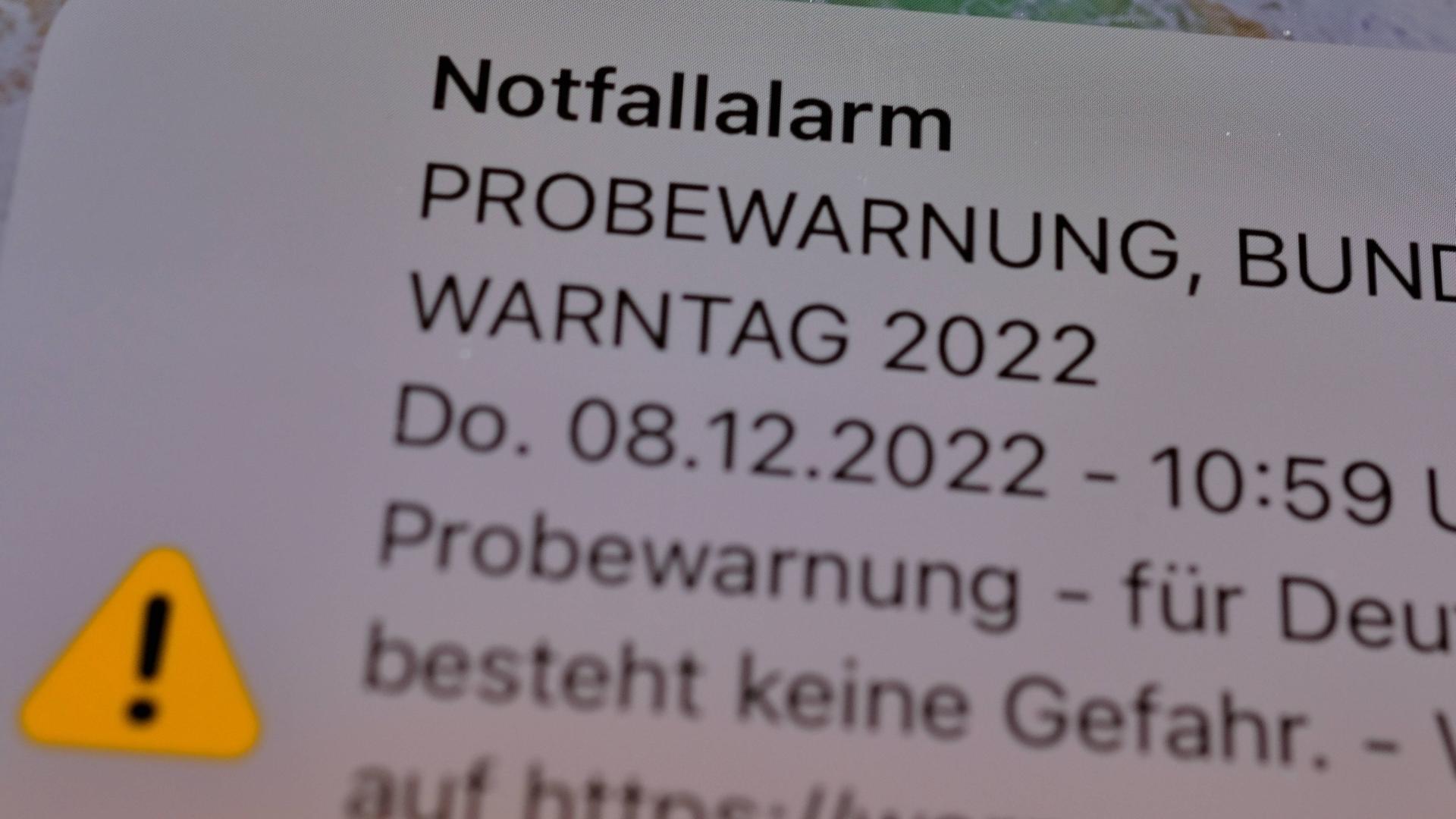 Probewarnung vor einer Katastrophe auf einem Handy. Probewarnung vor einer Katastrophe auf einem Handy.