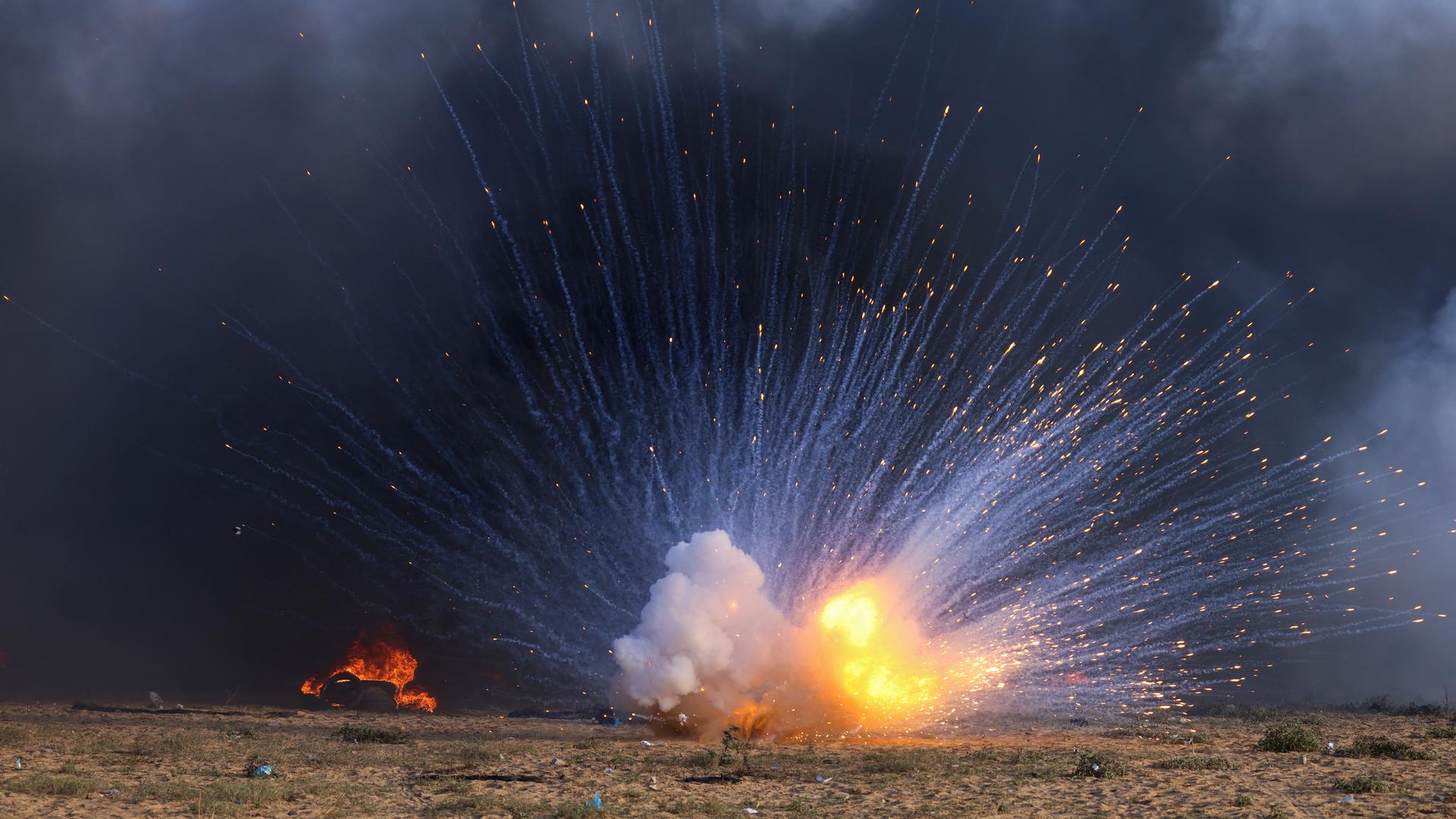Das Bild zeigt eine Explosion im Gazastreifen. Das Bild zeigt eine Explosion im Gazastreifen.