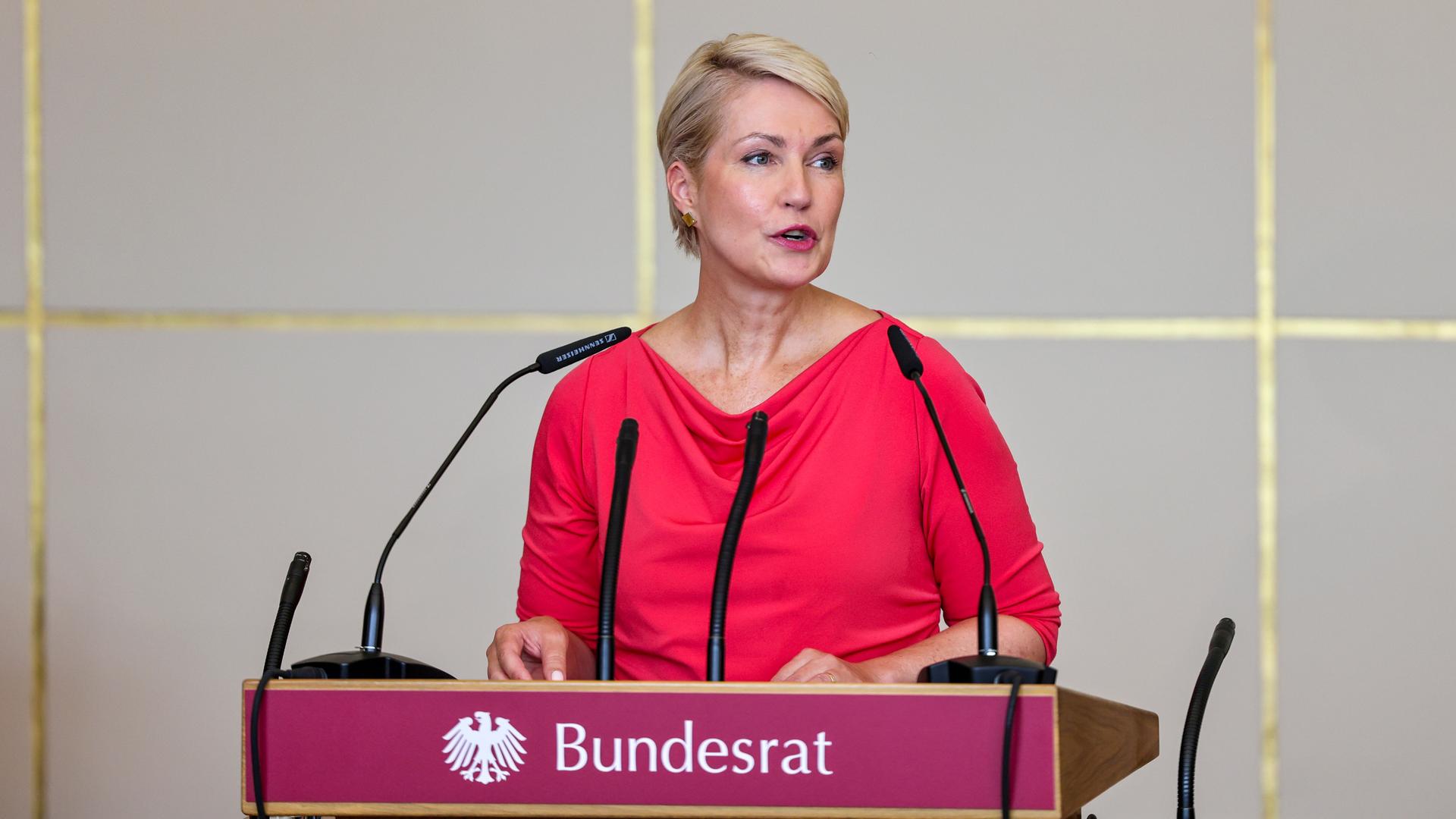 Manuela Schwesig (SPD), Ministerpräsidentin des Landes Mecklenburg-Vorpommern und Vorsitzende des Bundesrates, spricht bei der Feier zum 75. Jahrestag des Bundesrates. 