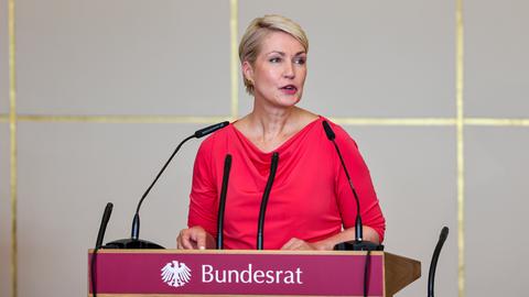 Manuela Schwesig (SPD), Ministerpräsidentin des Landes Mecklenburg-Vorpommern und Vorsitzende des Bundesrates, spricht bei der Feier zum 75. Jahrestag des Bundesrates. 