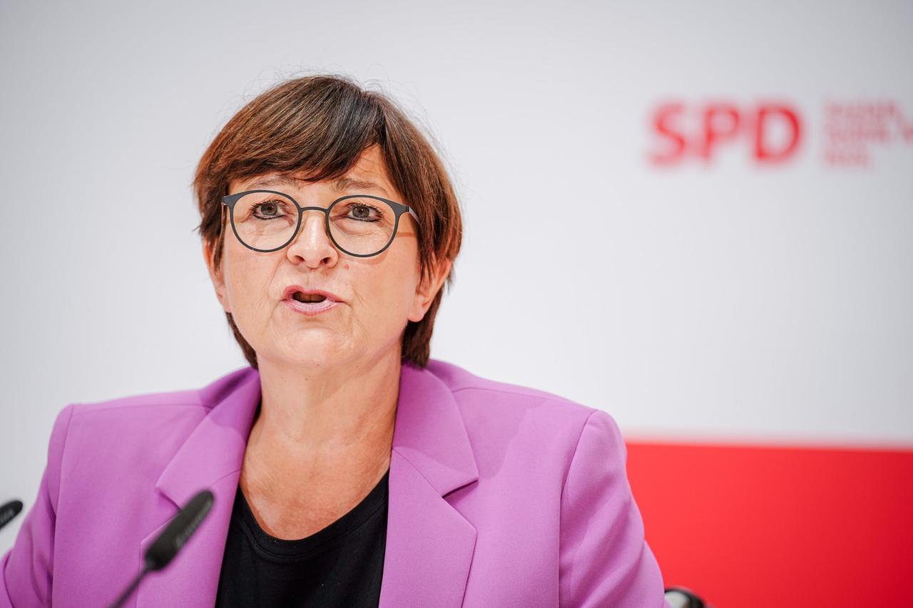 Die SPD-Bundesvorsitzende Saskia Esken auf einer Pressekonferenz im Juni 2022.