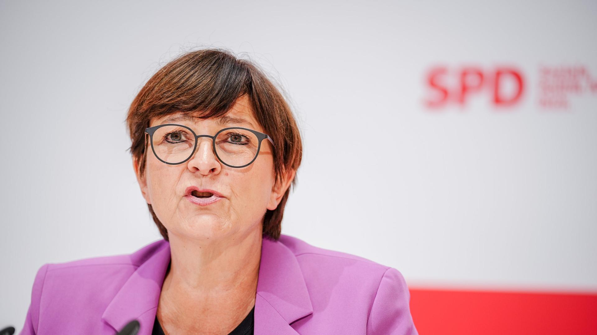 Die SPD-Bundesvorsitzende Saskia Esken auf einer Pressekonferenz im Juni 2022.