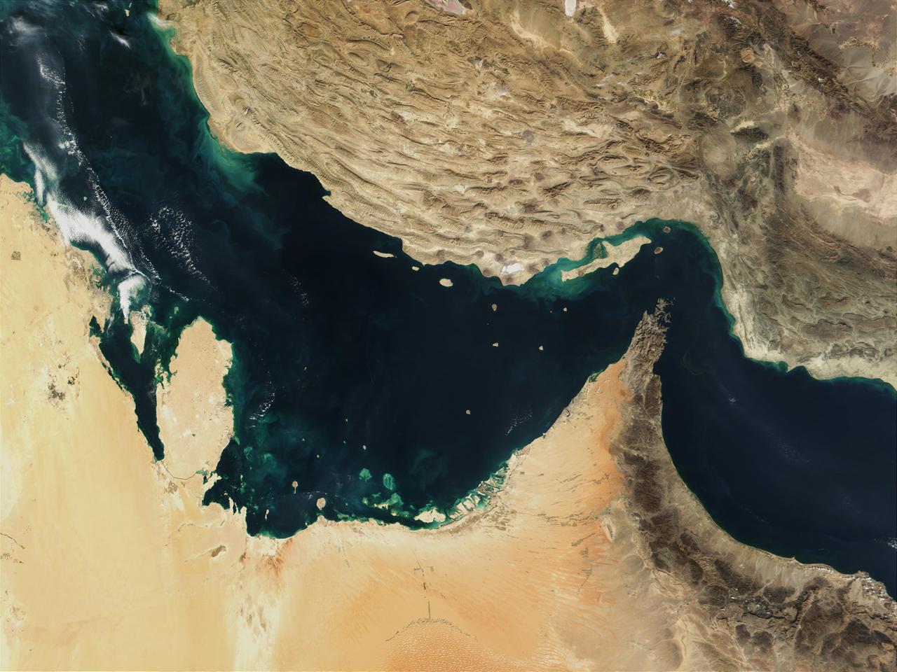 Der Persische Golf, die Straße von Hormus und der Golf von Oman in einer Satellitenaufnahme (undatiert).