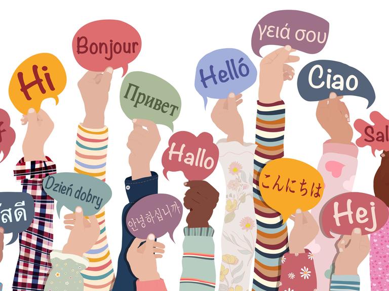 Viele erhobene Hände von vielfältigen und multikulturellen Kindern und Jugendlichen, die Sprechblasen mit dem Text - Hallo - in verschiedenen internationalen Sprachen hochhalten. 