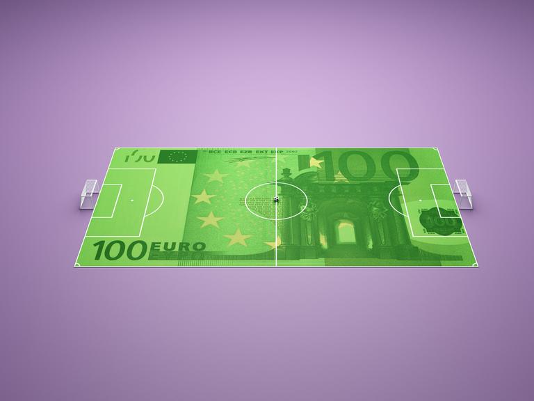 Auf eine 100-Euro-Banknote ist ein Fußballfeld gezeichnet und zwei Fußballtore gestellt