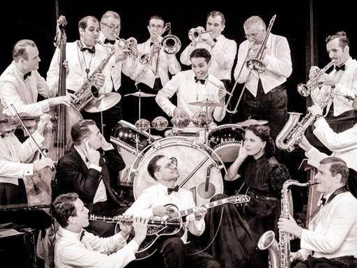 Pressefoto Andrej Hermlin und sein Swing Dance Orchestra