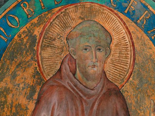 Mittelalterliches, farbenfrohes Fresko von Franz von Assisi mit einem Heiligenschein