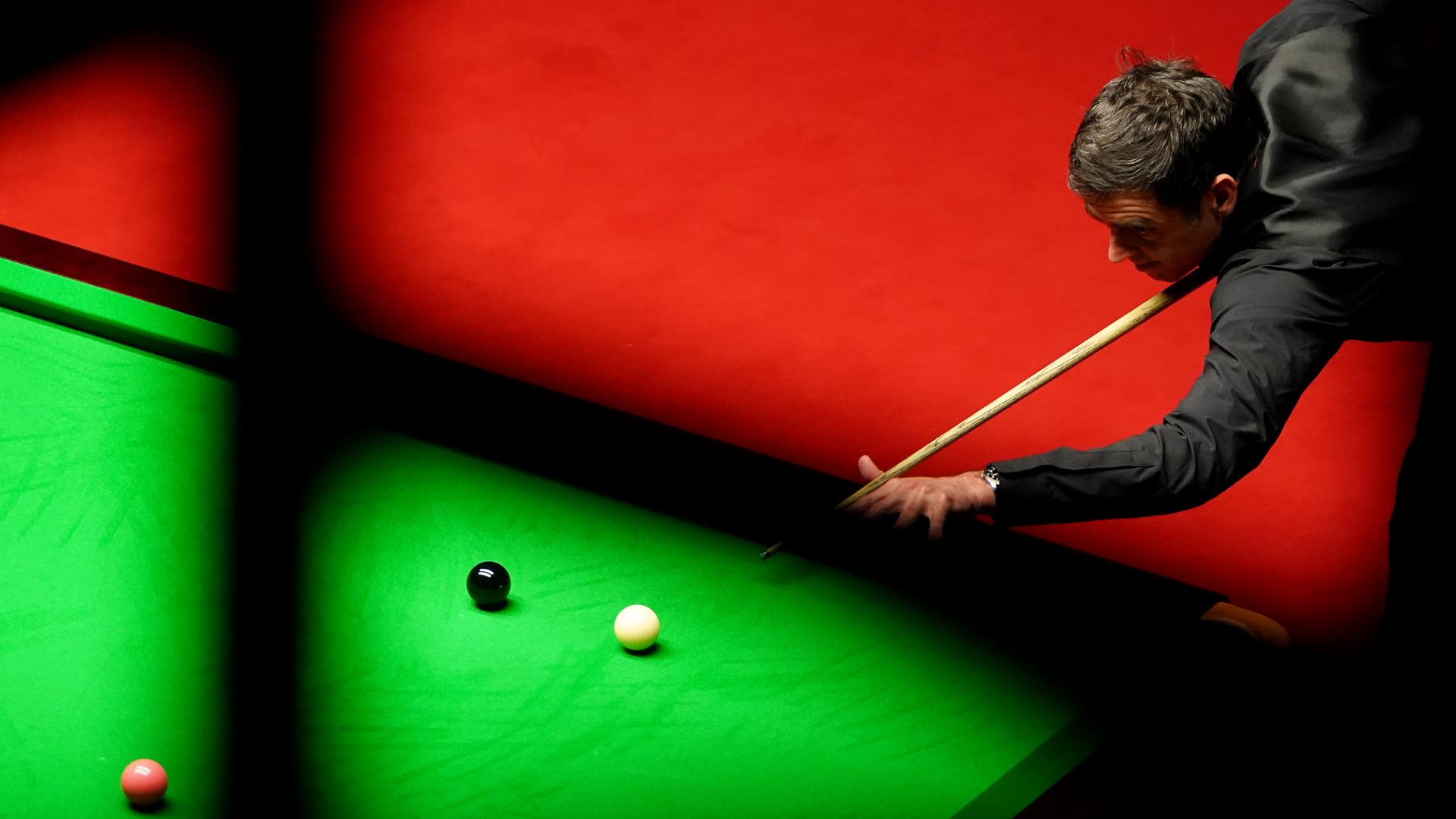 Ronnie O'Sullivan tritt bei der Snooker-WM in Sheffield in Aktion.