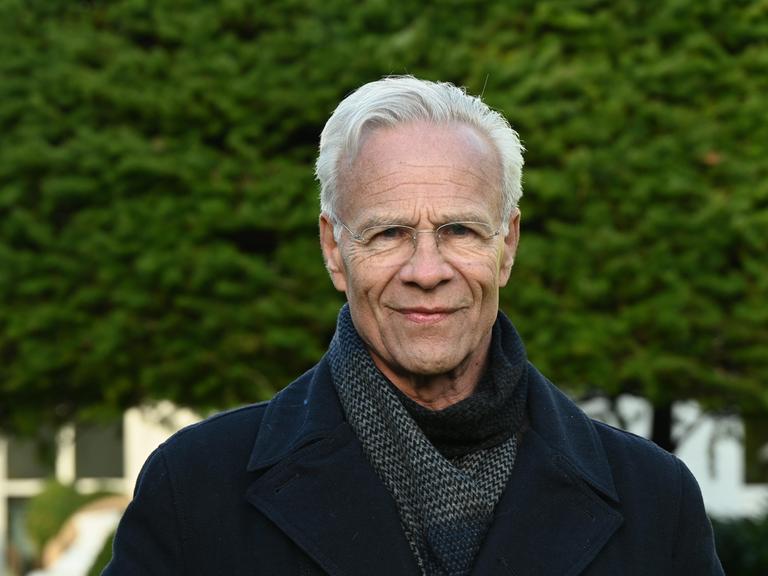 Schauspieler Klaus J. Behrendt ( Kommissar Max Ballauf ) posiert am Set des 98. Kölner Tatort " Der Glücklichmacher"