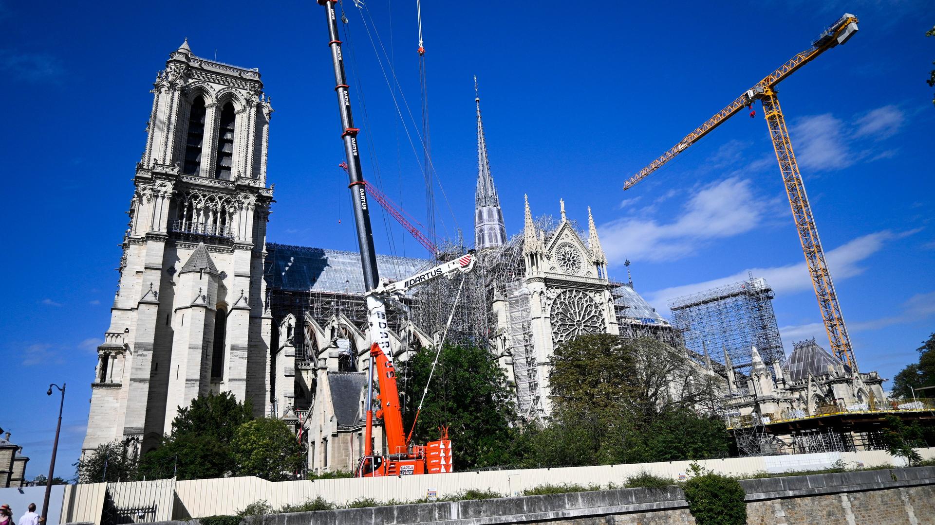 Die Kathedrale Notre-Dame in Paris während des Wiederaufbaus im August 2024