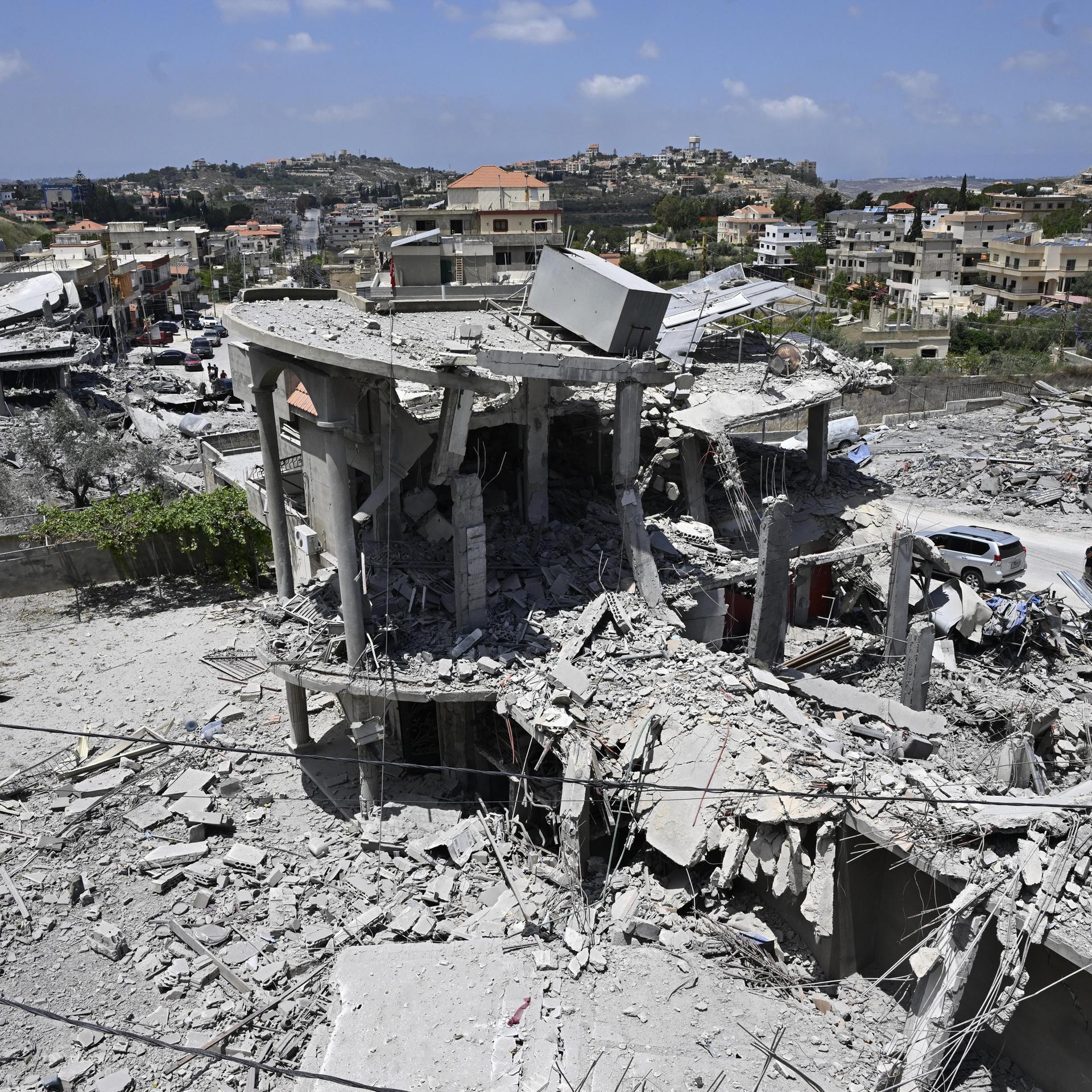 Blick auf die Zerstörungen nach einem israelischen Angriff, während libanesische Bewohner am 16. Juni 2026 in die Stadt Shehabiye im Südlibanon zurückkehren.