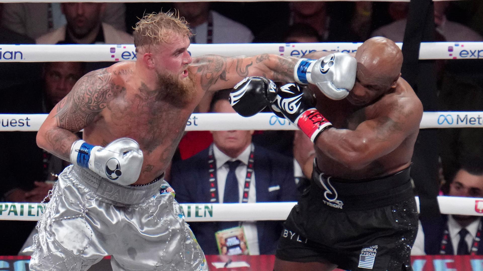 Jake Paul gegen Mike Tyson im Ring