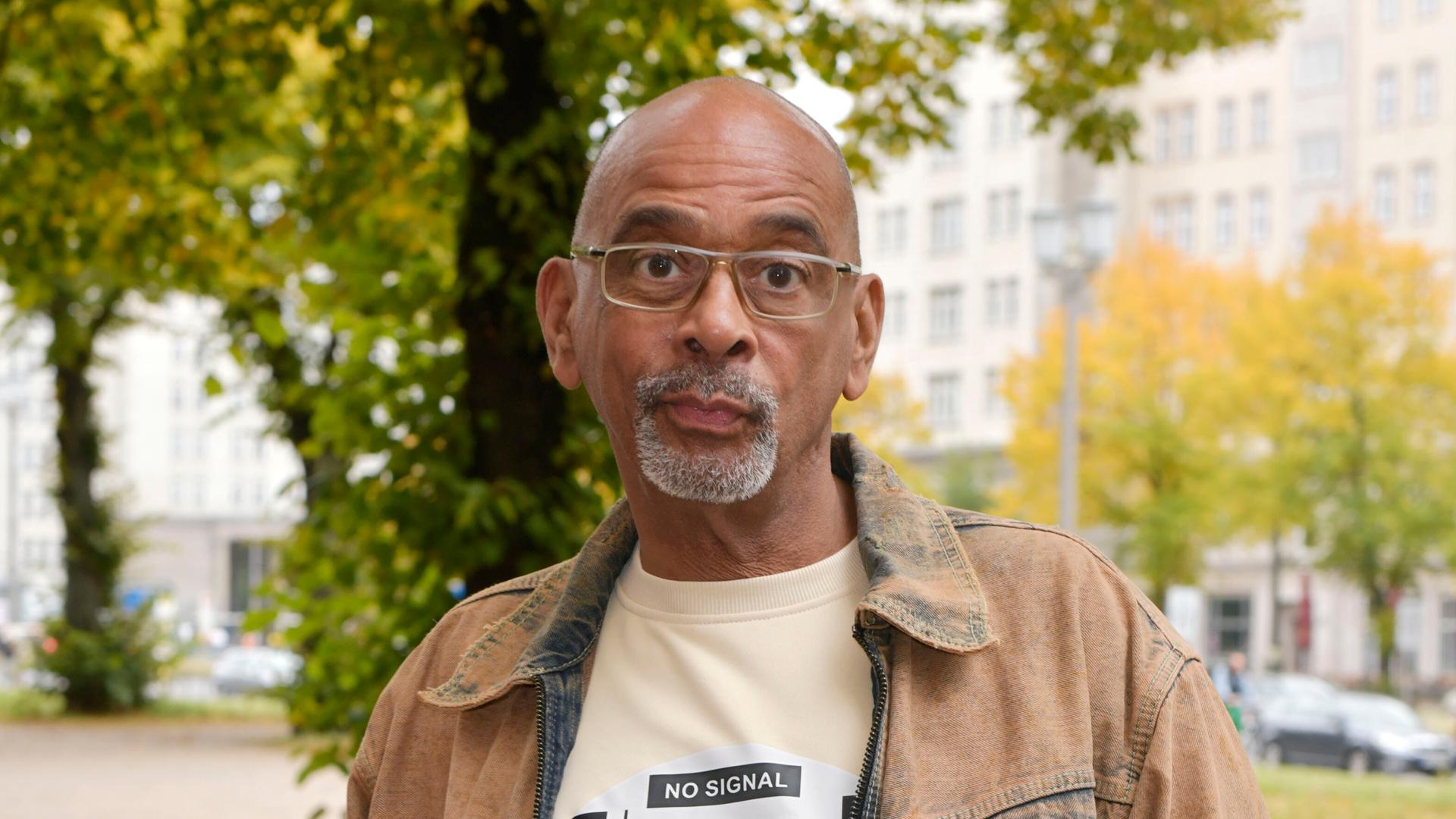 Pierre Sanoussi-Bliss bei der Jahrespressekonferenz zur Spielzeit 2025/2026 im Theater am Frankfurter Tor. Pierre Sanoussi-Bliss bei der Jahrespressekonferenz zur Spielzeit 2025/2026 im Theater am Frankfurter Tor.