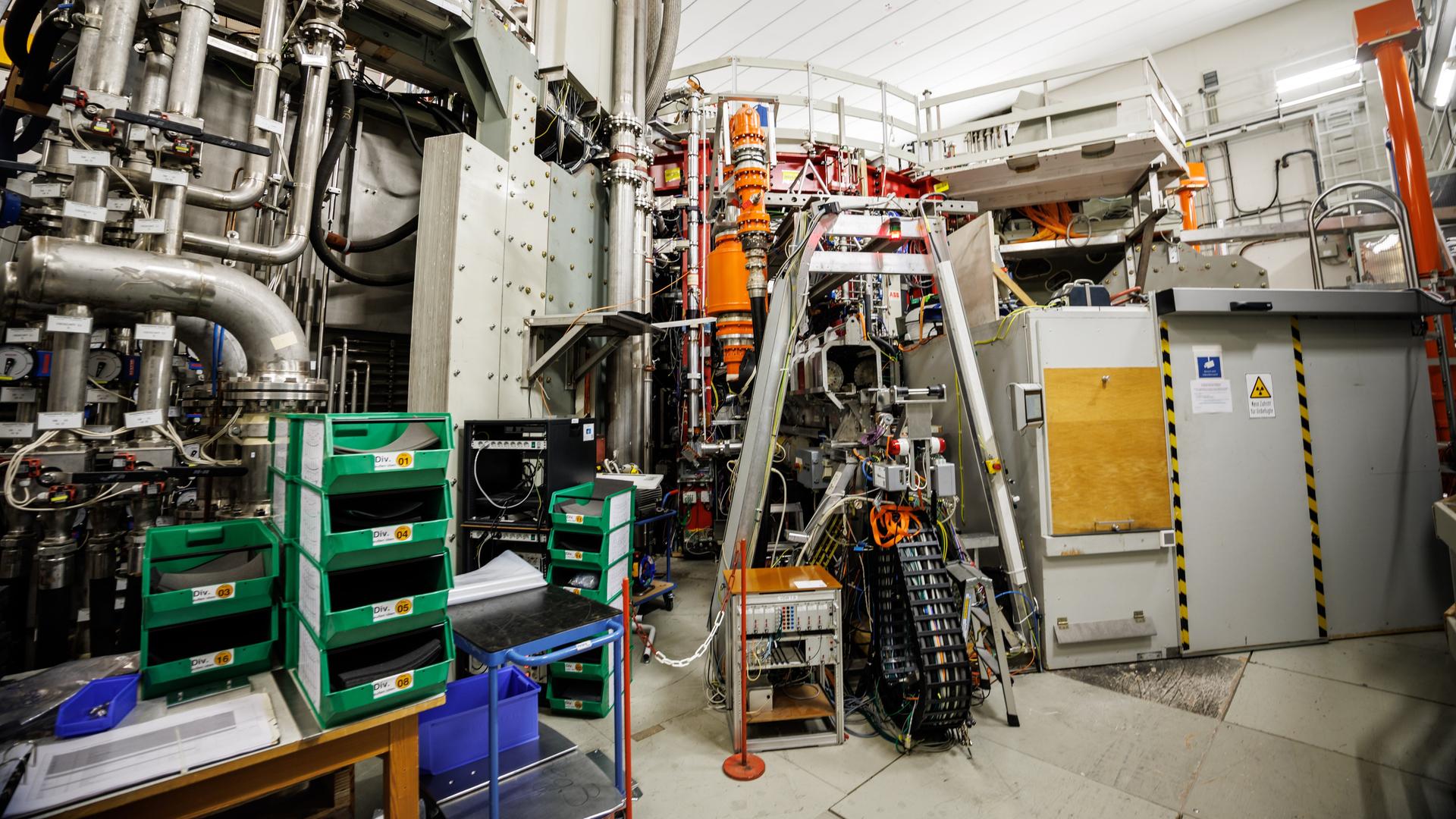 Forschungsanlage ASDEX Upgrade. Eine Versuchsanlage zur Entwicklung von Fusionsreaktoren. 