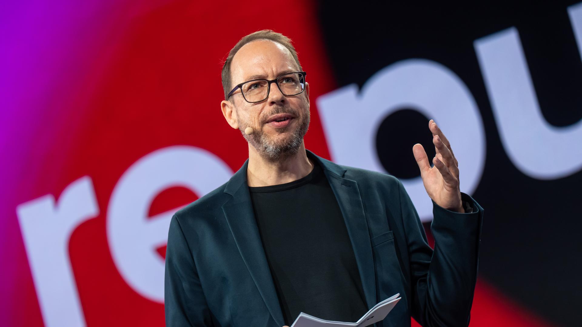 Berlin: Markus Beckedahl, Co-Gründer der Re:publica, spricht der Eröffnung der Medienkonferenz Re:publica. Berlin: Markus Beckedahl, Co-Gründer der Re:publica, spricht der Eröffnung der Medienkonferenz Re:publica.