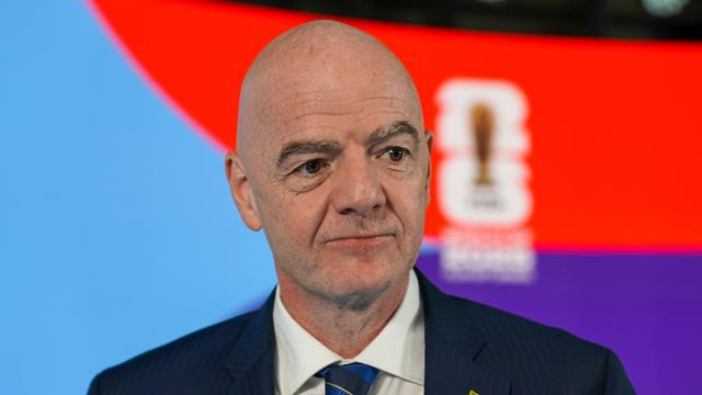 FIFA-Präsident Gianni Infantino schaut ernst.