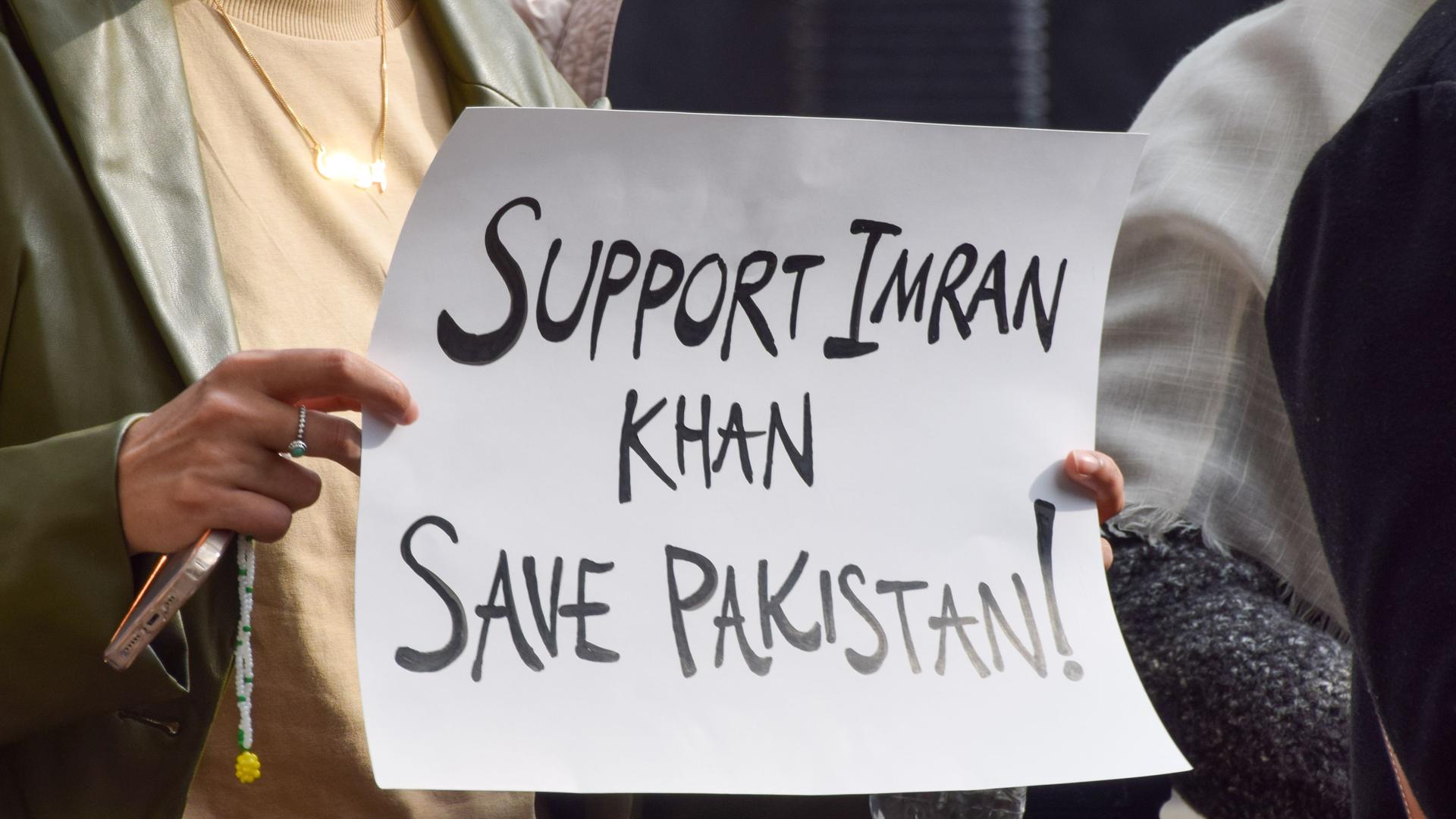Pakistan - TV-Journalist nach vier Monaten wieder frei