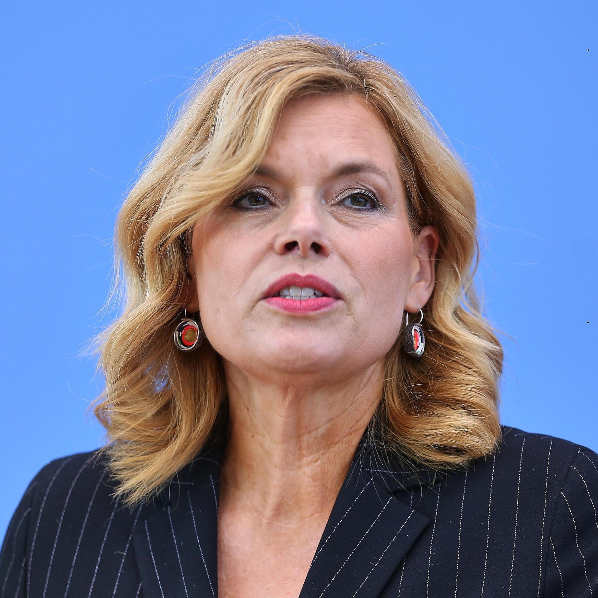 Berlin, Deutschland: Bundespressekonferenz: Stellungnahme Deutscher Ethikrat zum Thema "Schutz, Teilhabe und Befähigung von Kindern und Jugendlichen in der digitalen Welt": Julia Klöckner, Präsidentin des Deutschen Bundestages