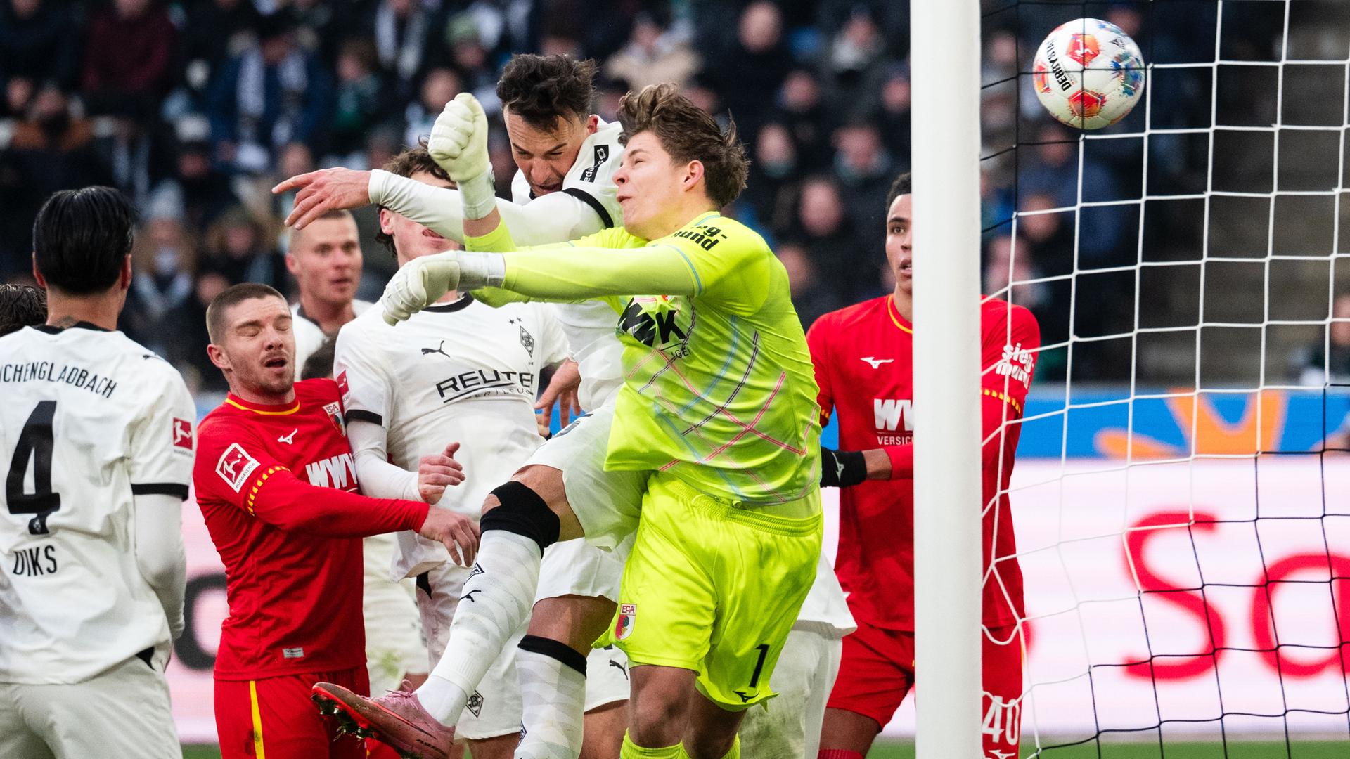 Fußball-Bundesliga - Mönchengladbach schlägt Augsburg deutlich