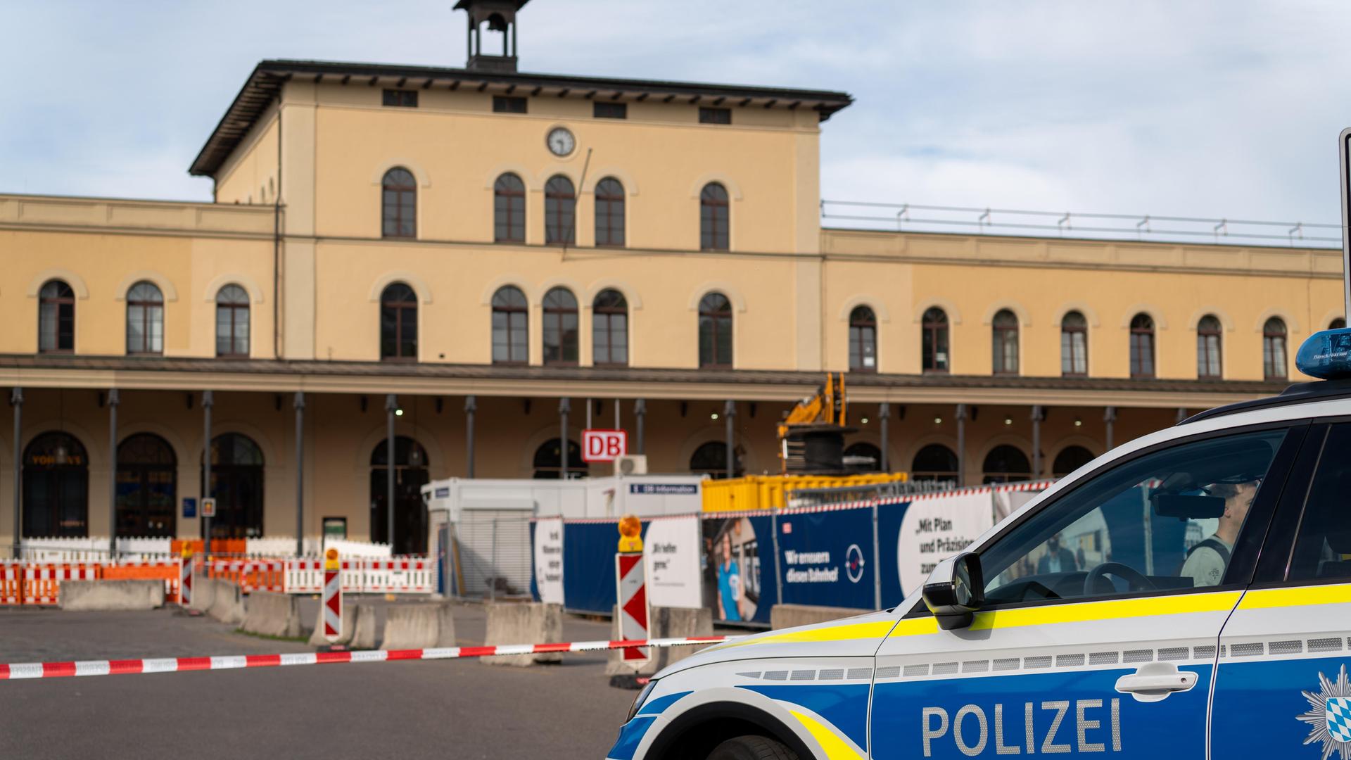 Bayern - Mehrere Verletzte bei Explosion nahe Augsburger Hauptbahnhof - Zugverkehr nach Fund von verdächtigem Gegenstand eingestellt