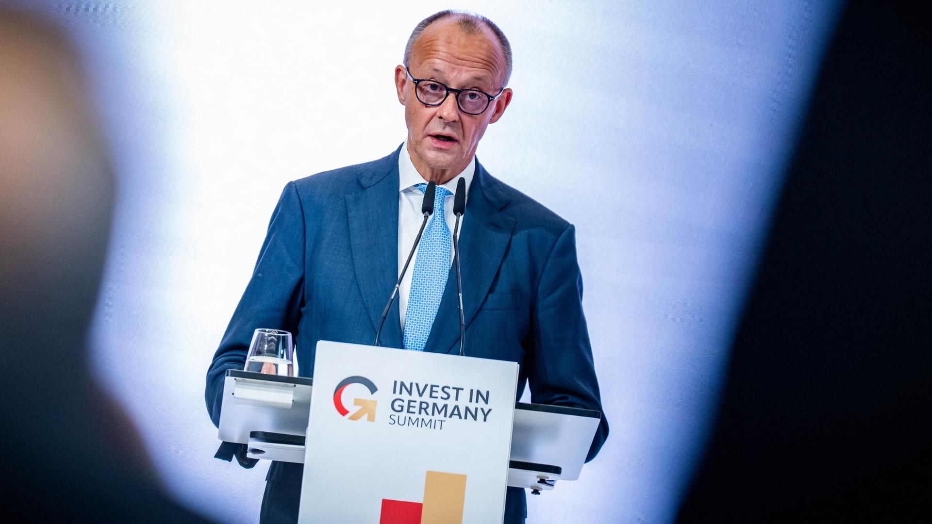Bundeskanzler Friedrich Merz (CDU) spricht beim "Invest in Germany"-Gipfel