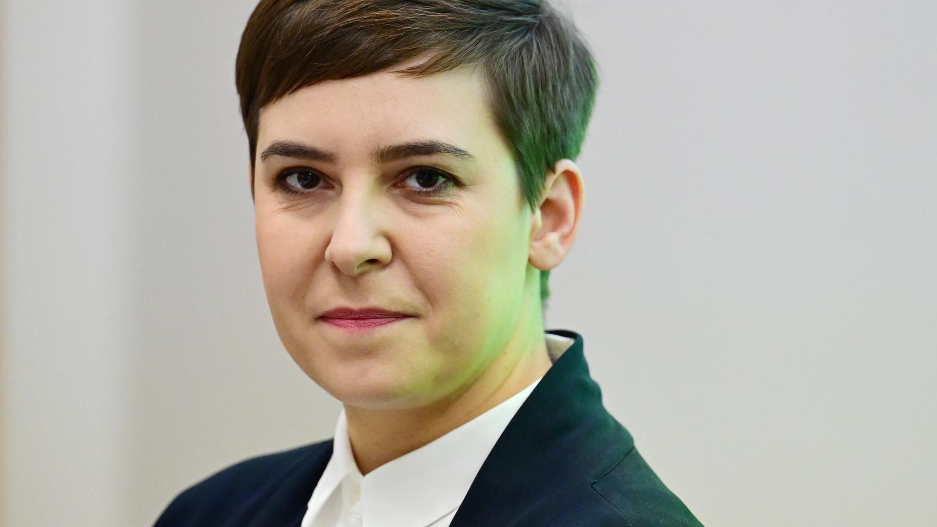 Porträt von Katja Melzer, Direktorin des Hauses "Brandenburg Museum für Zukunft, Gegenwart und Geschichte" in Potsdam, 2023.