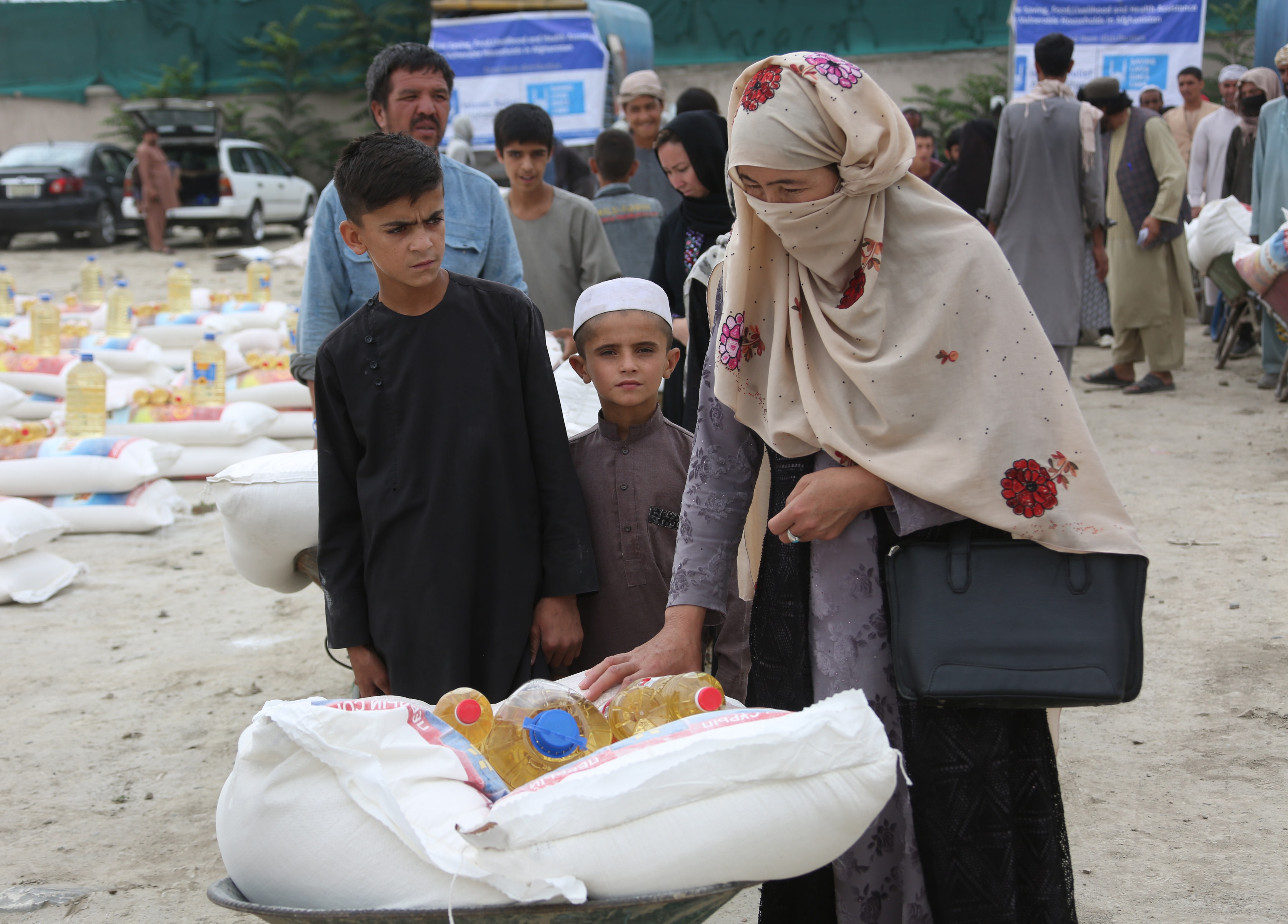 Afghanistan - Taliban üben weiter Druck auf Hilfsorganisationen aus