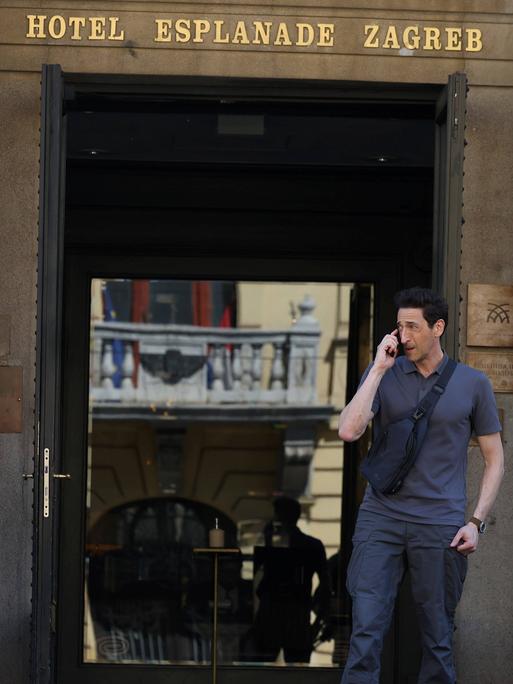 Dreharbeiten zu einem Film über den Krieg in der Ukraine unter der Regie von Doug Liman vor dem berühmten Hotel Esplanade in Zagreb mit den Hollywood-Stars Sean Penn und Adrien Brody.
