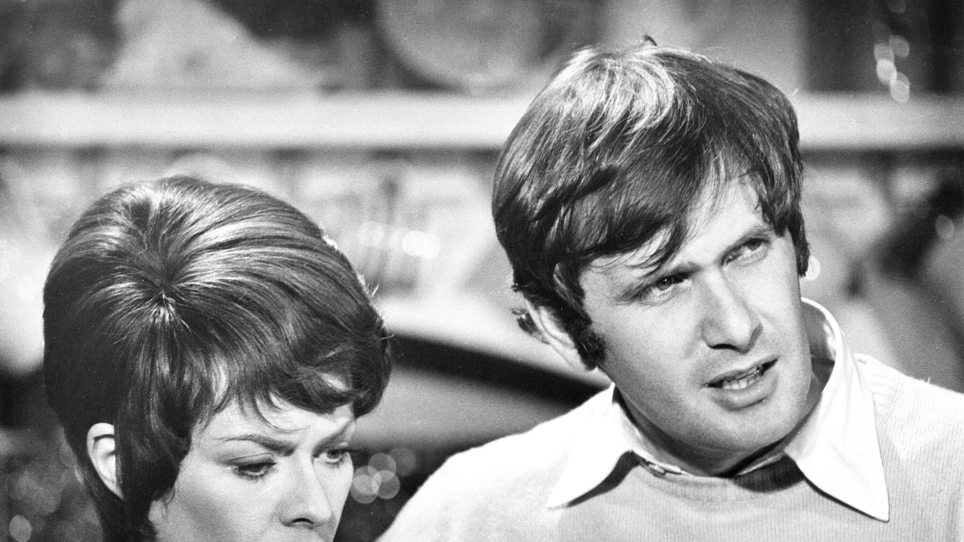 A DAY IN THE DEATH OF JOE EGG, from left, Janet Suzman, director Peter Medak, on-set, 1972 Courtesy Everett Collection. A DAY IN THE DEATH OF JOE EGG, from left, Janet Suzman, director Peter Medak, on-set, 1972 Courtesy Everett Collection.