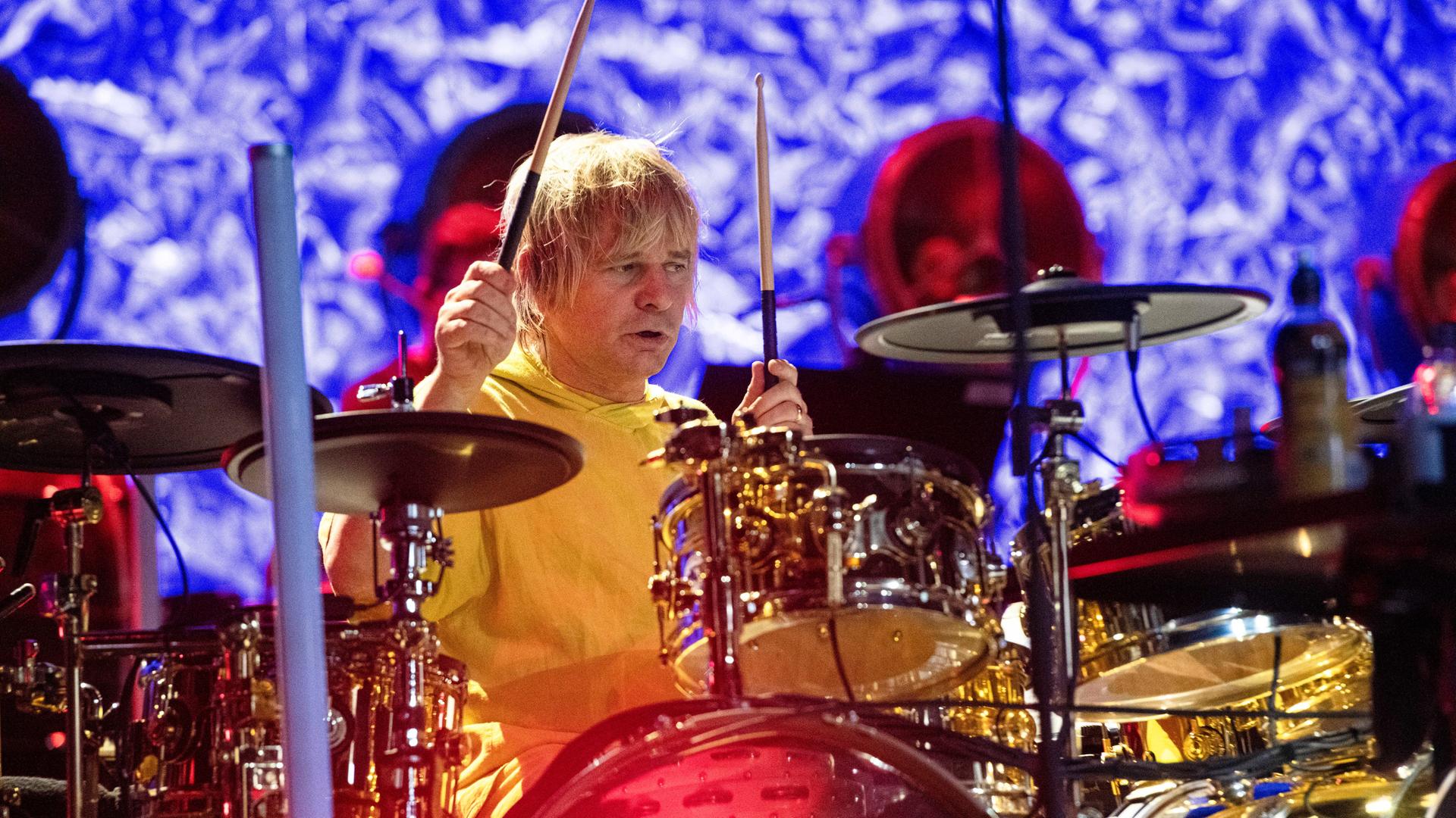The Who mit Schlagzeuger bei einem Live-Auftritt. Der fand in der O2 Arena in London statt. Das war am 12. Juli 2023. The Who mit Schlagzeuger bei einem Live-Auftritt. Der fand in der O2 Arena in London statt. Das war am 12. Juli 2023.