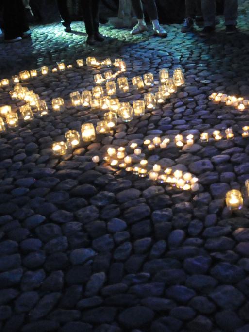 Gedenkdemonstration mit Lichtern zur Beendigung des Gaza-Kriegs 