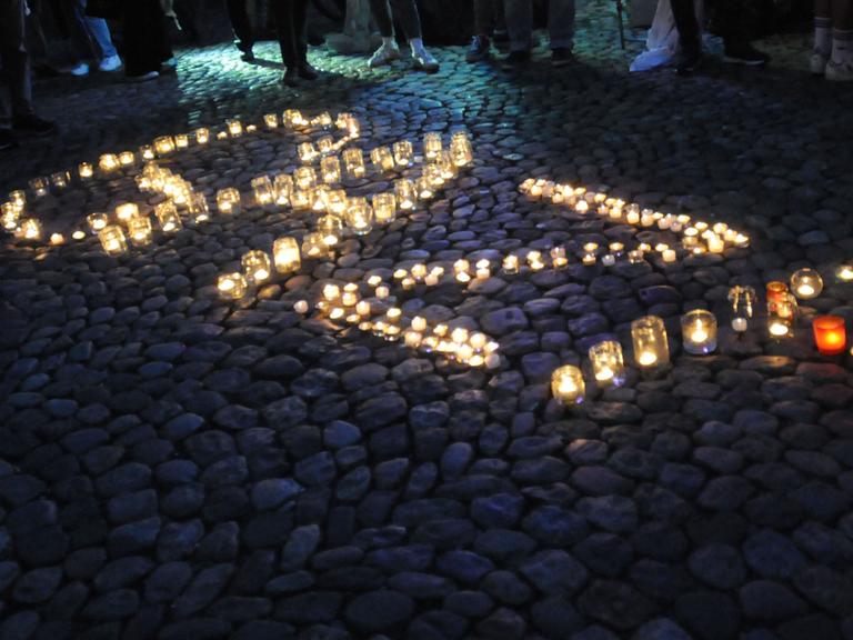 Gedenkdemonstration mit Lichtern zur Beendigung des Gaza-Kriegs 